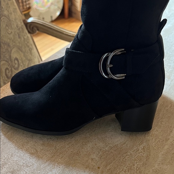 Anne Klein Black Heeled Boots, Size 6.5 - Picture 2 of 5